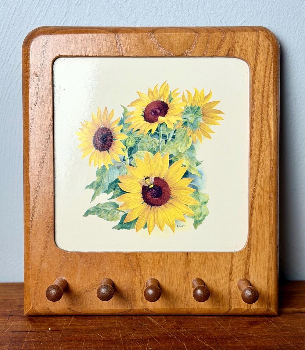 Vintage Sunflower Key Holder Wall Rack | Wood 5 Peg Organizer | Cottage Country